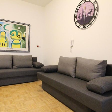 Zx Quad Room In Meidling Вена Экстерьер фото